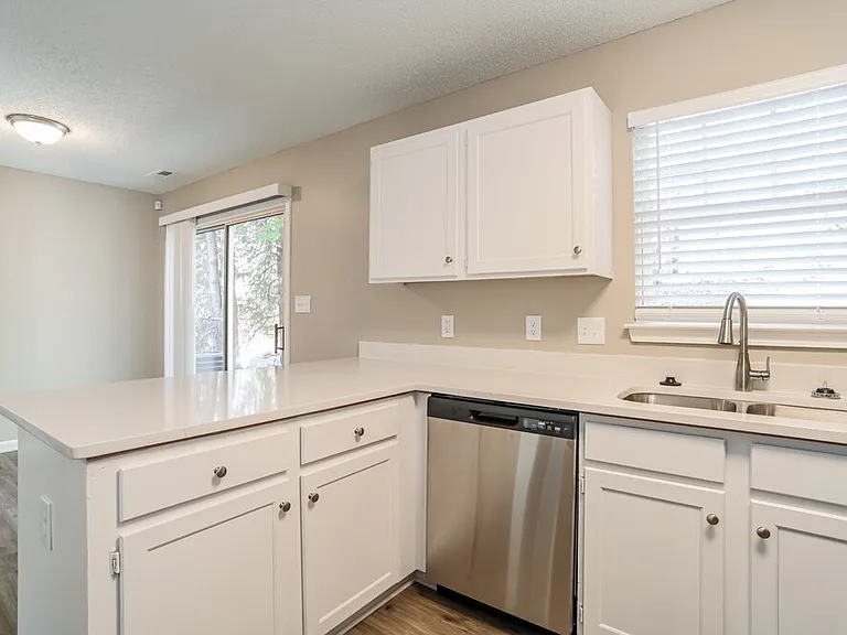 230 Amir Cir — Photo 9
