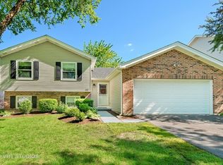 521 Seville Ave, Naperville, IL 60565