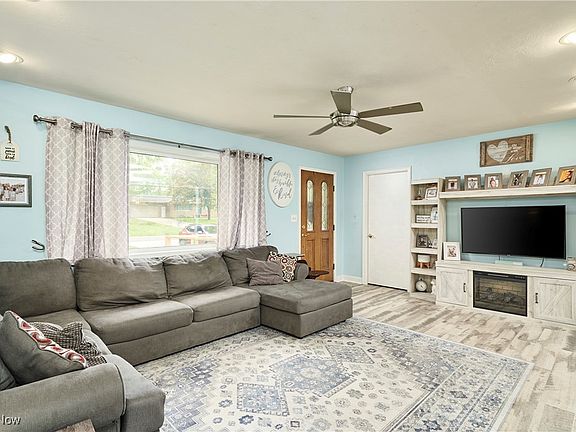 4th image of 1149 Midland Ave