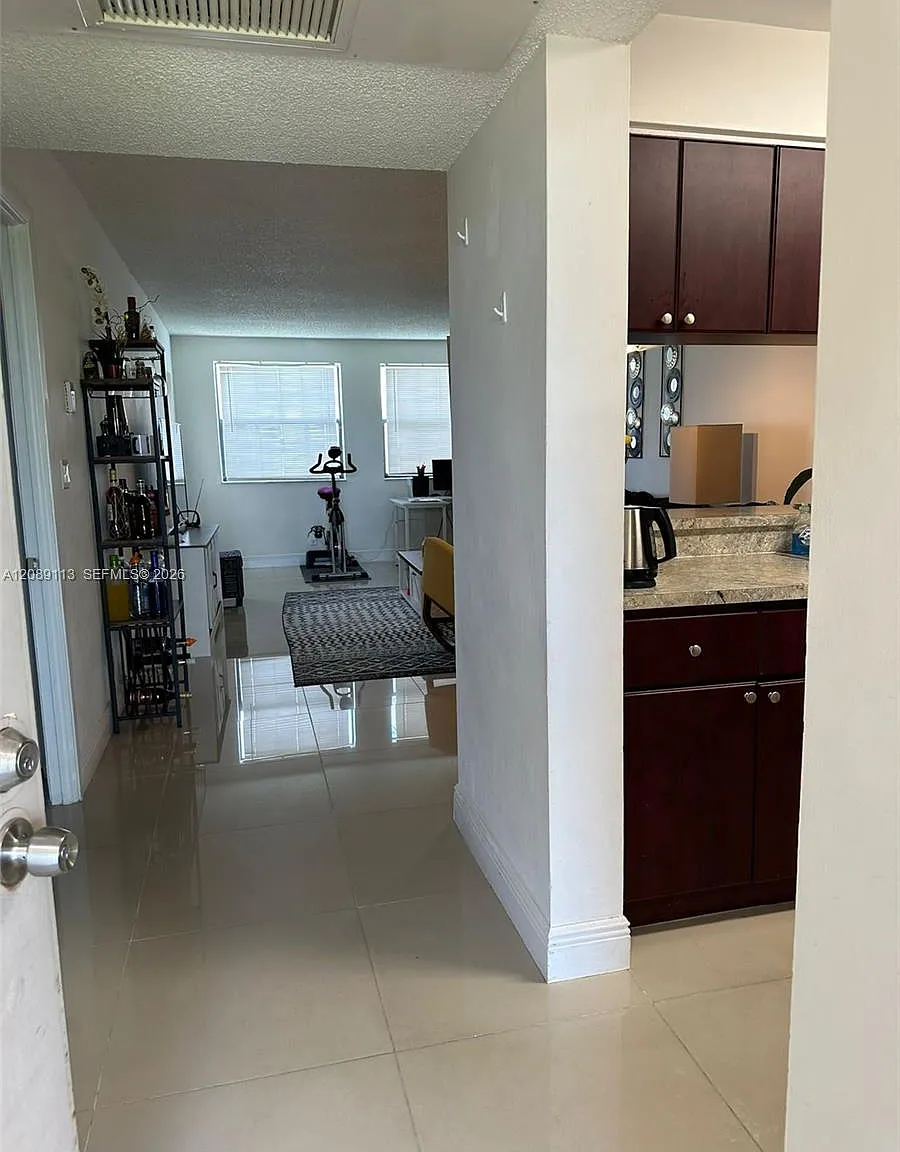 Las Vistas At Doral Condo — Photo 2