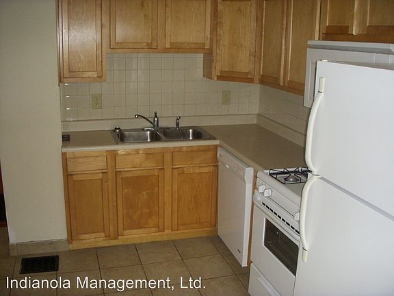 3rd image of 284 E Jeffrey Pl