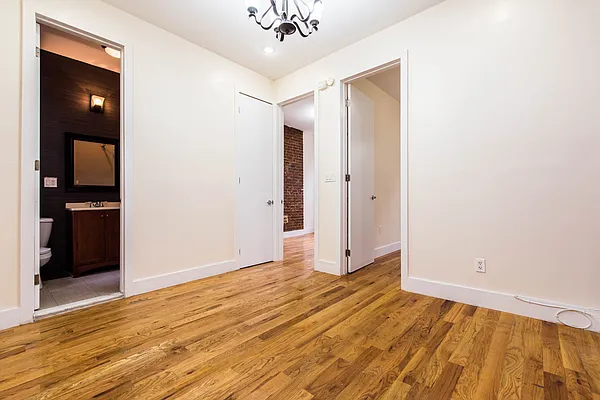 Rented by Nooklyn NYC LLC | media 52