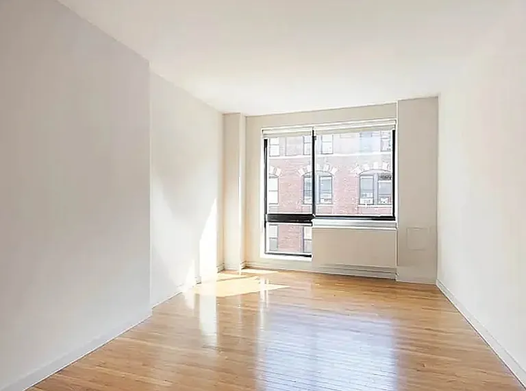 537 W 27th St #4F — Photo 3