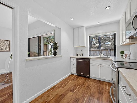 3rd image of 417 Sylvia Way