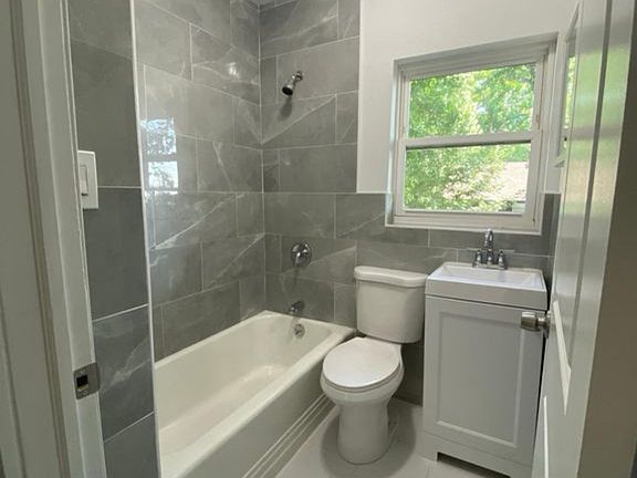 4th image of 3905 Hylan Blvd Floor 1