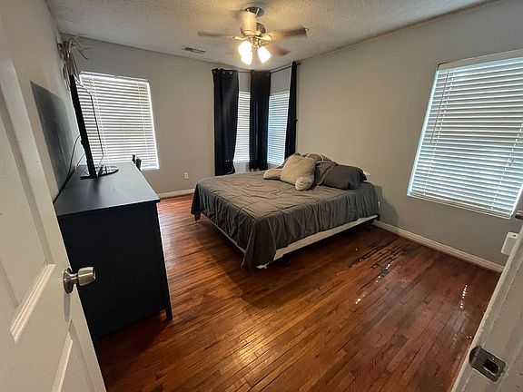 3rd image of 2702 31st St