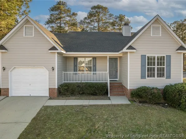 504 Standingstone Dr, Fayetteville, NC 28311