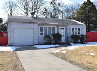 36 19th Ave, Bay Shore, NY 11706