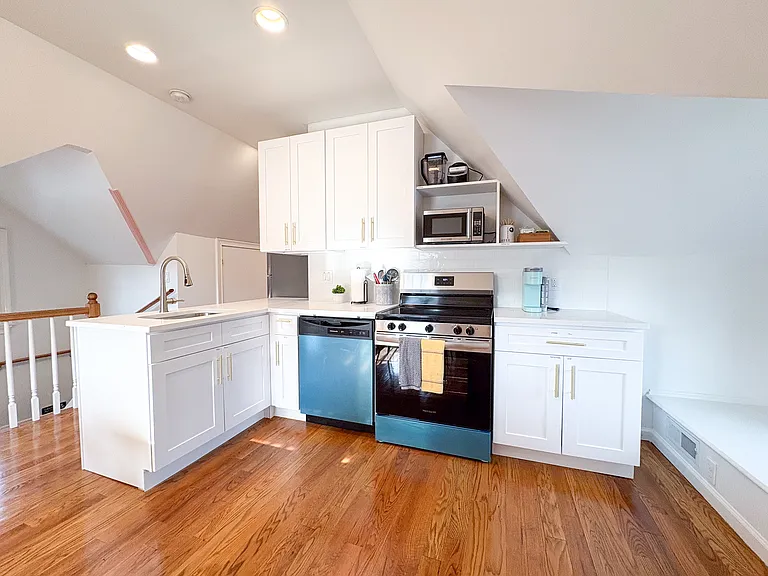 87 Stephen St #1C — Photo 109