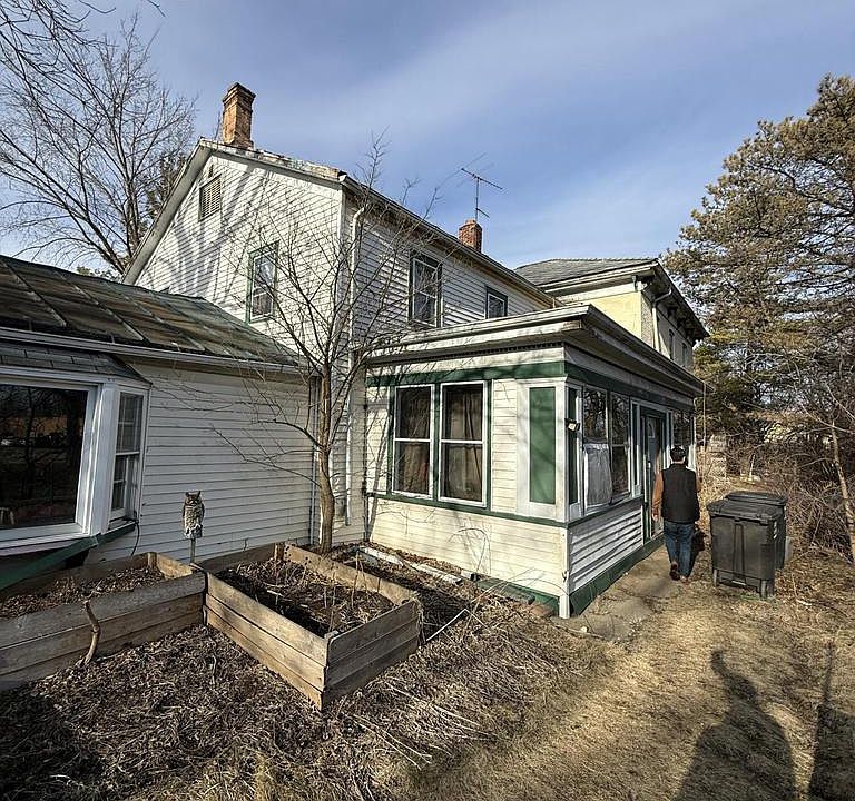 1st image of 143 Waukesha ROAD