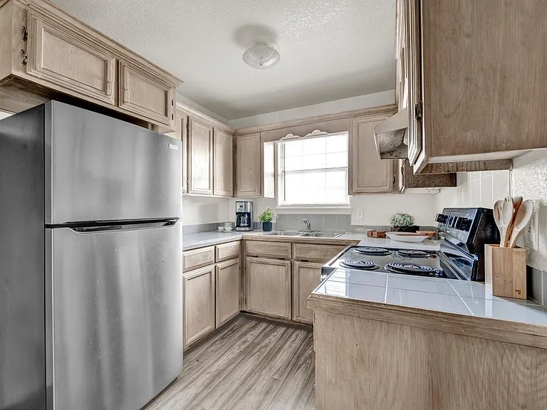 403 N. Broadway Street — Photo 18