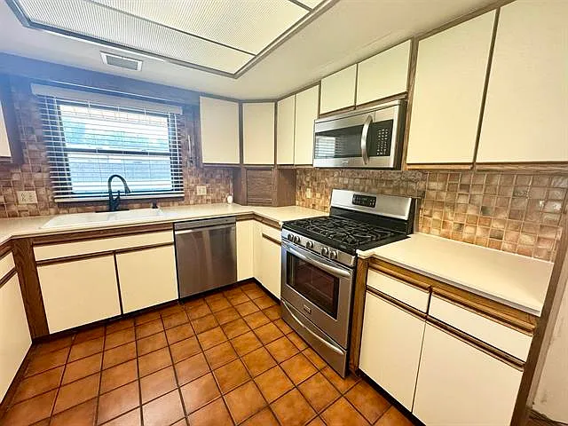 2901 Old Mallard Rd — Photo 12