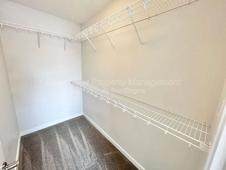 90 Sunridge Blvd W #UPPER LEVEL — Photo 13