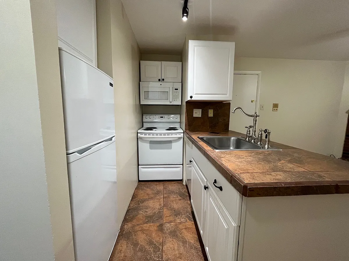 Building Photo - 6814 Thomas Blvd #5