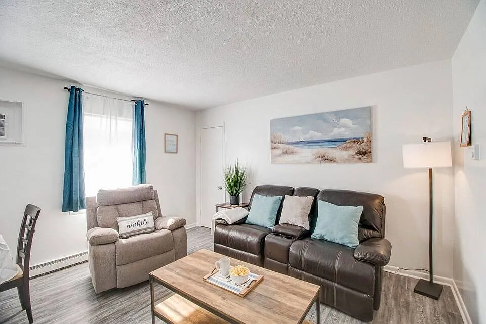 2 bed, 790 sqft, $2,400 — Photo 3