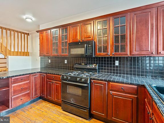 5th image of 1407 Webster St