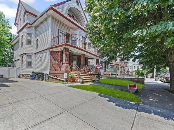 1026 East 2nd Street image 1 of 32