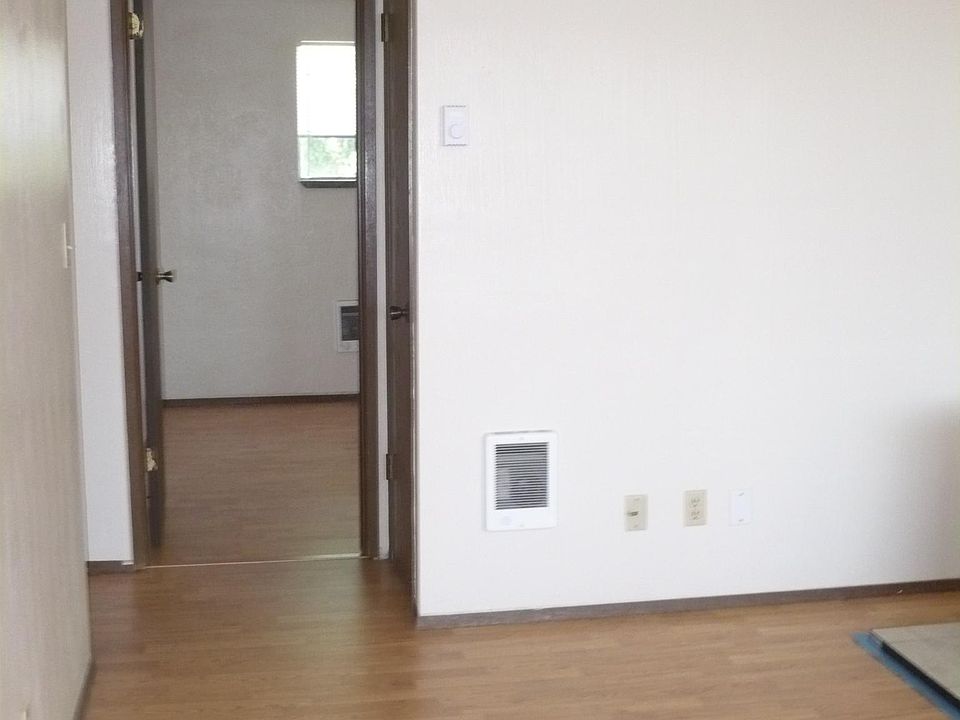 1st image of 105 Anoka Ave APT 10