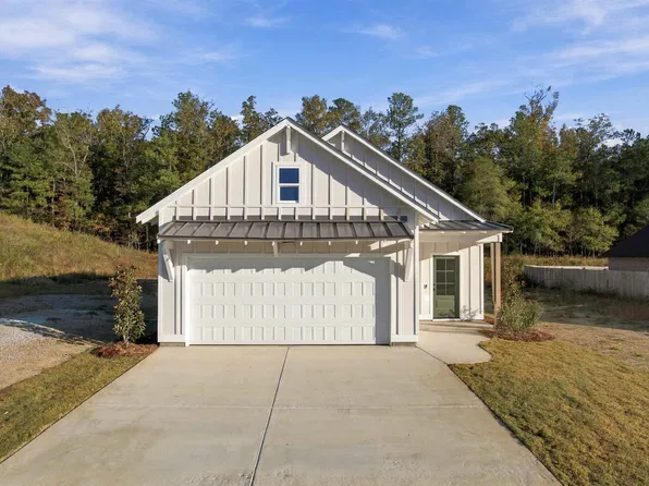 393 Shiloh Creek Dr, Calera, AL 35040