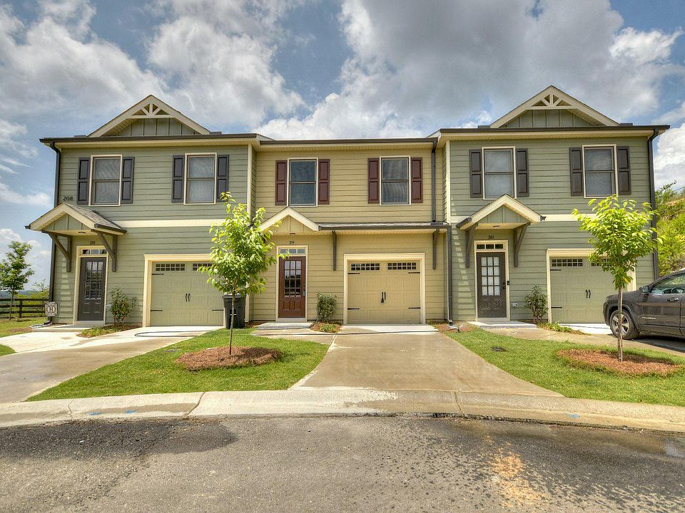 1st image of 208 Highlands Hill Dr