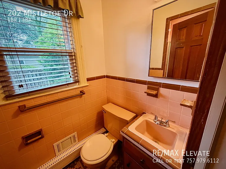 202 Mistletoe Dr — Photo 15