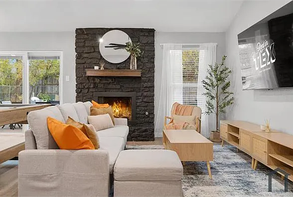 3915 Hillside Dr — Photo 4