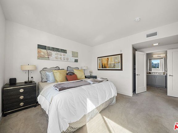 5th image of 436 S Virgil Ave #Penthouse 7
