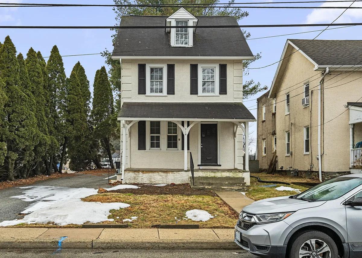 Building Photo - 716 E Railroad Ave