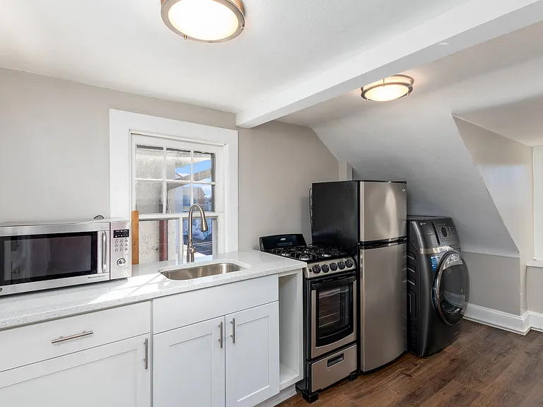 126 Prince George St #5 — Photo 8