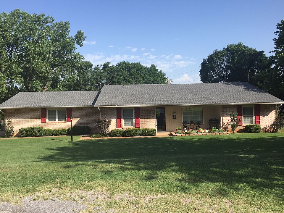 1st image of 129 Oakwood Dr