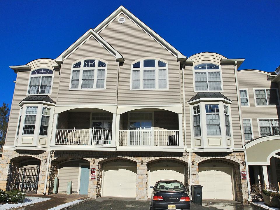 1st image of 210 Kensington Lane