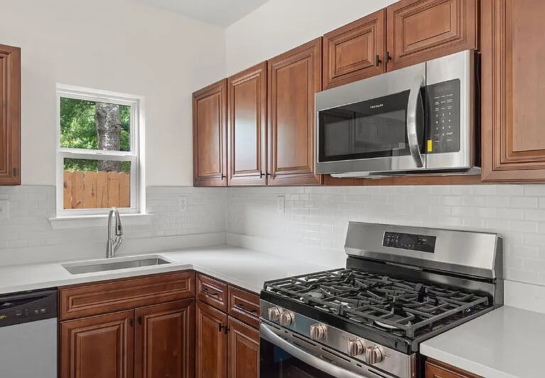 751 Amos St #B — Photo 6