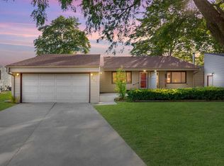 851 Olympic Dr, Waterloo, IA 50701