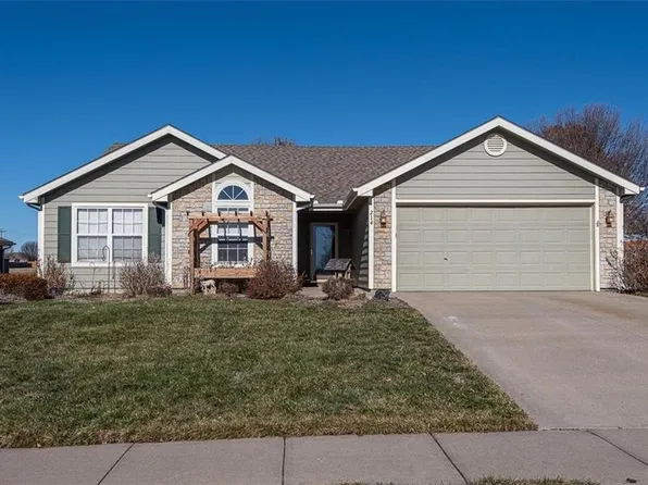 214 W 27th St, Eudora, KS 66025