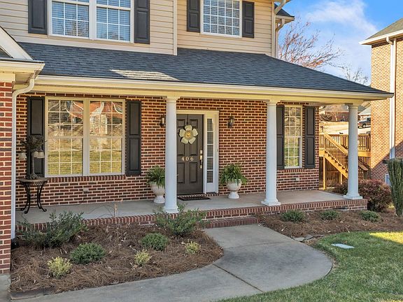 3rd image of 406 Scenic Oak Dr