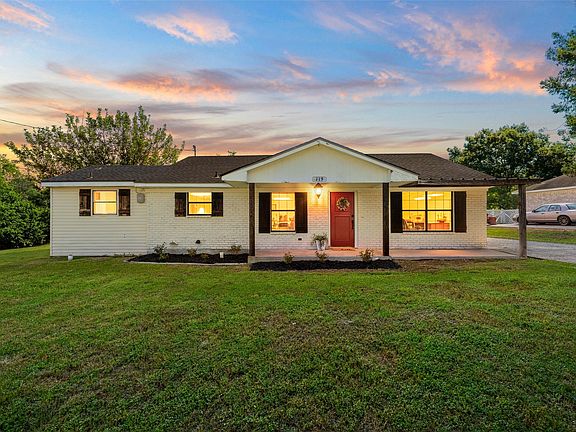 2nd image of 119 Castleman Cir