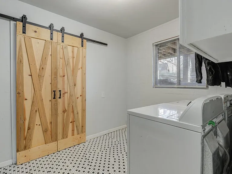 58 E Lakeshore Dr — Photo 30