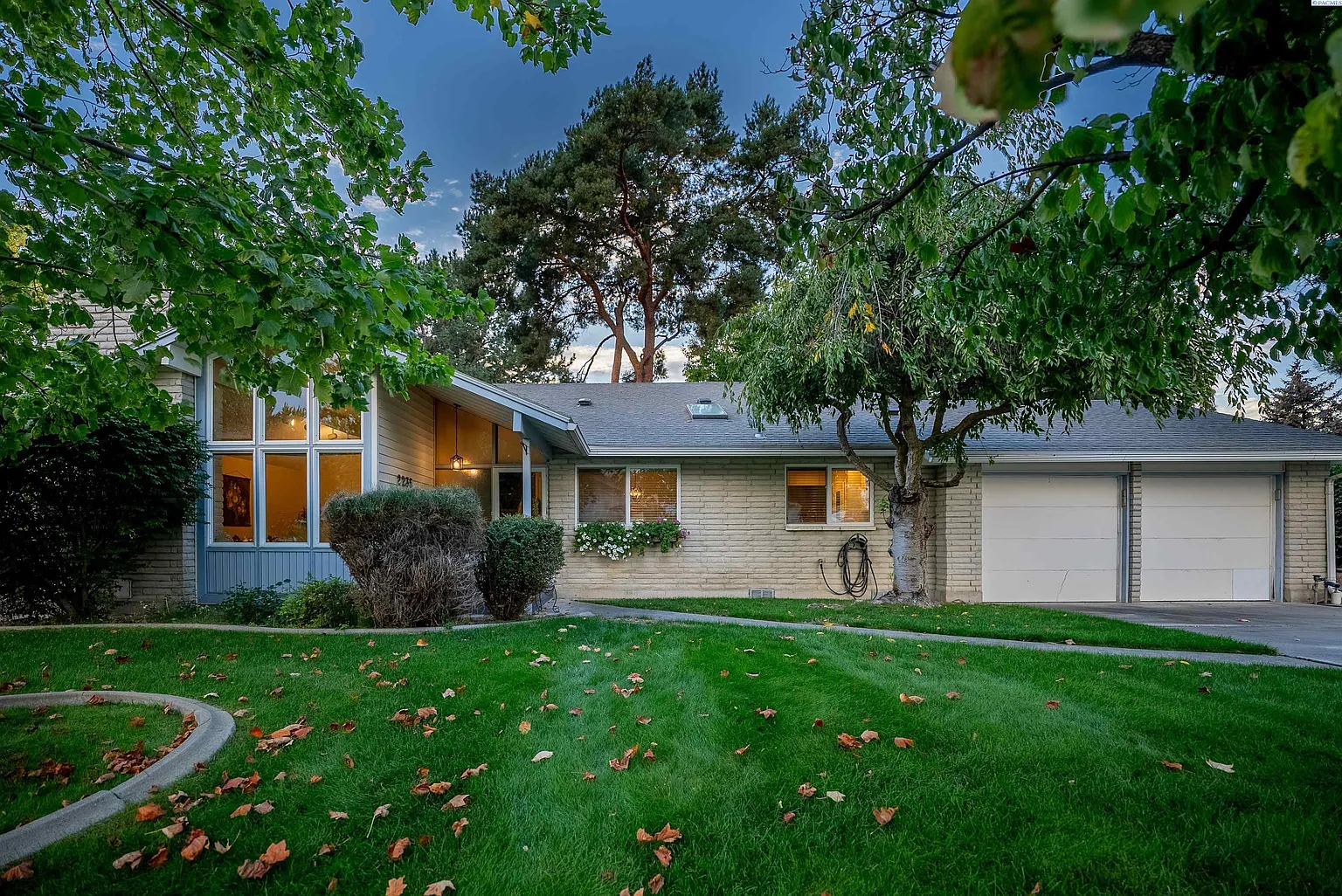 2235 Camas Ave photo 1