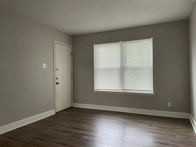 851 W Harlan Ave — Photo 6