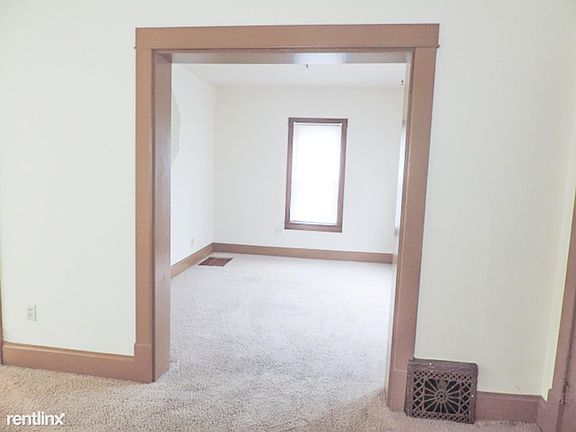 4th image of 223 E Rose St #1