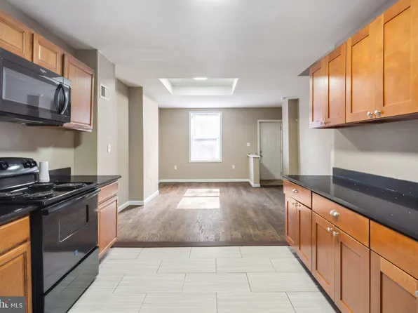 3735 Aspen St, Philadelphia, PA 19104