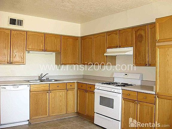3rd image of 8217 Bret Pl NE