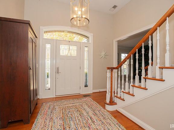 2nd image of 3266 Woodview Dr