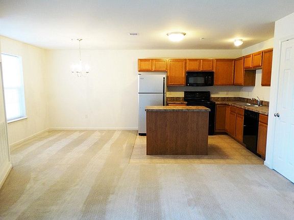 Dining Area & Kitchen