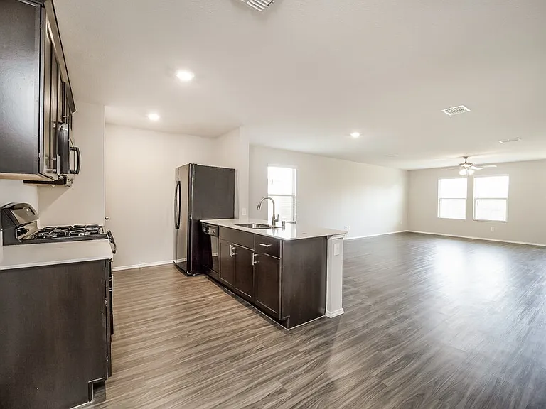 1617 Westfall Dr — Photo 5