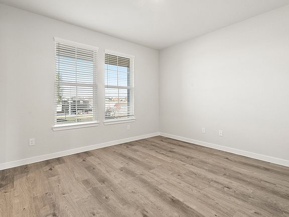 5th image of 755 Woodhaven Lakes Dr