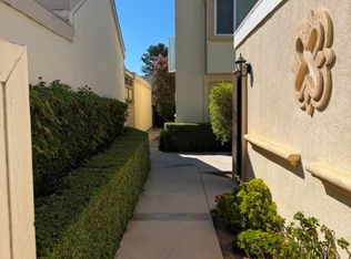 6 Willow Tree Ln, Irvine, CA 92612