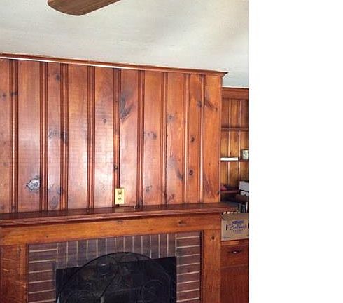 Classic built in shelves an...