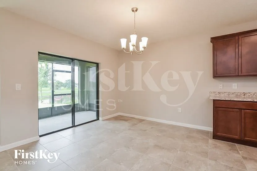 4 bed, 2.0 bath, 1830 sqft, $2,215 — Photo 4
