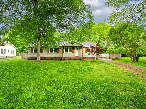 3rd image of 1143 Bayview Dr